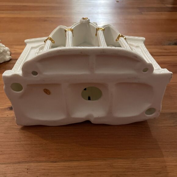 White Porcelain Lighted Church Gold Trim Christmas Carolers Tree 6 pc Set - Picture 9 of 13